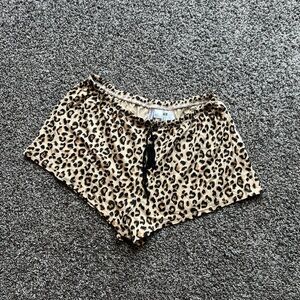🍊3/$10 H&M Cheetah Shorts